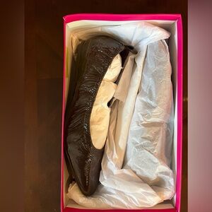 Brown Vince Camuto Flats new never worn with box